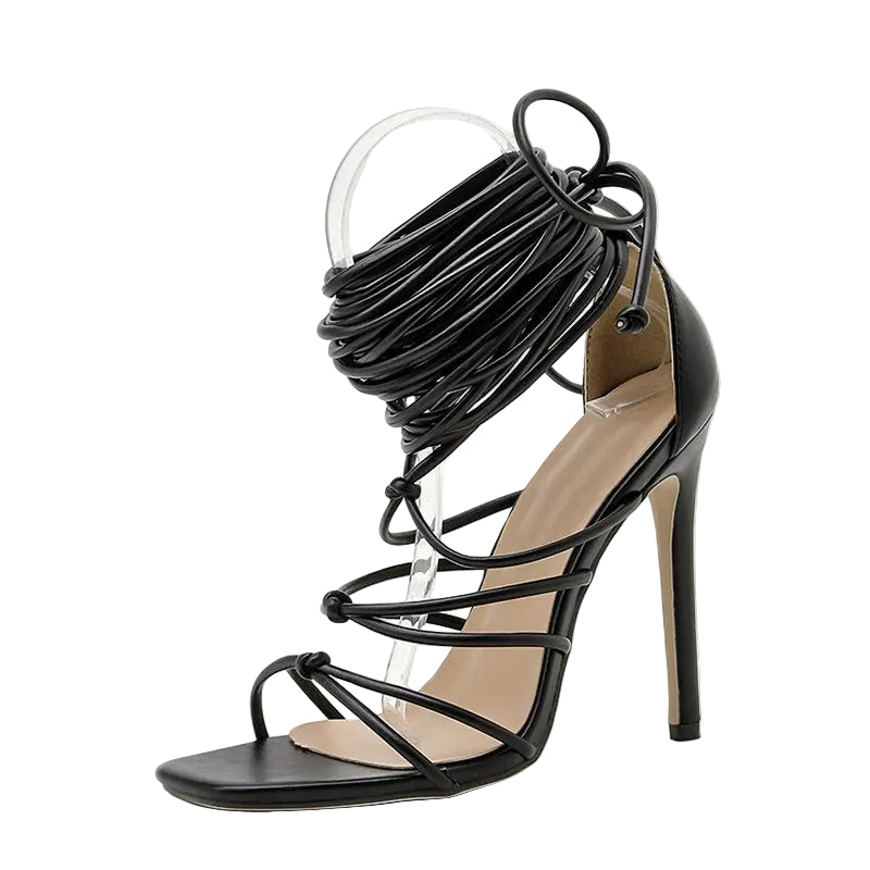 Tacones altos con tiras finas