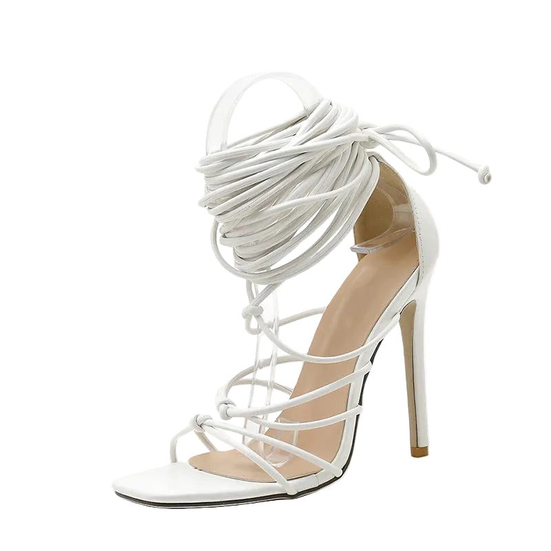 Tacones altos con tiras finas